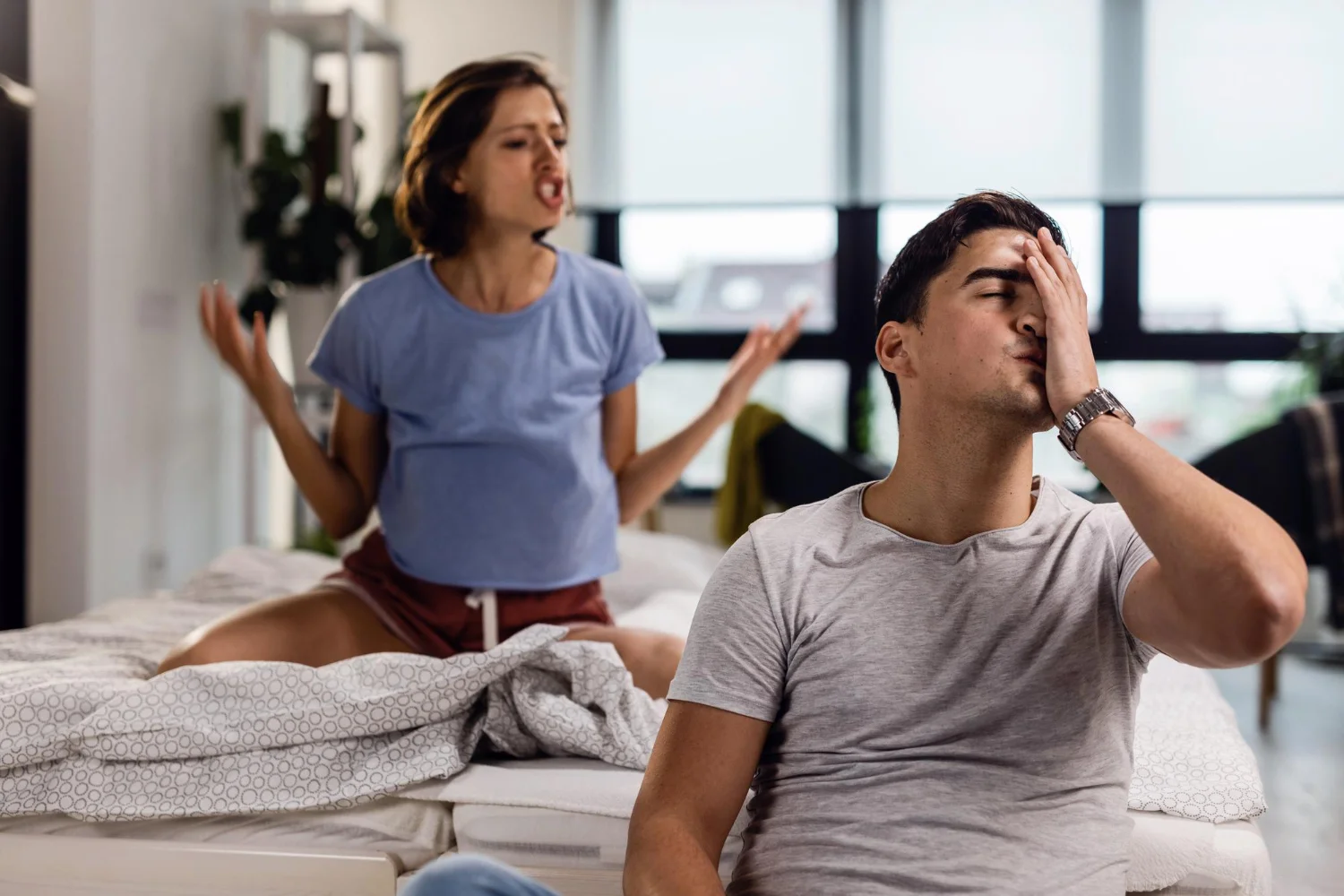 Visual representation of relationship stress and communication barriers affecting intimacy