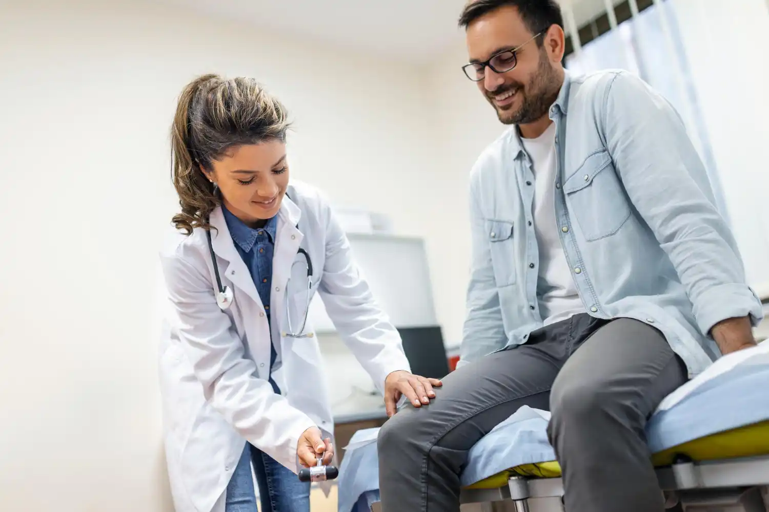 HopeQure’s online orthopedic consultation for joint pain, bone health, and post-injury recovery by experienced surgeons