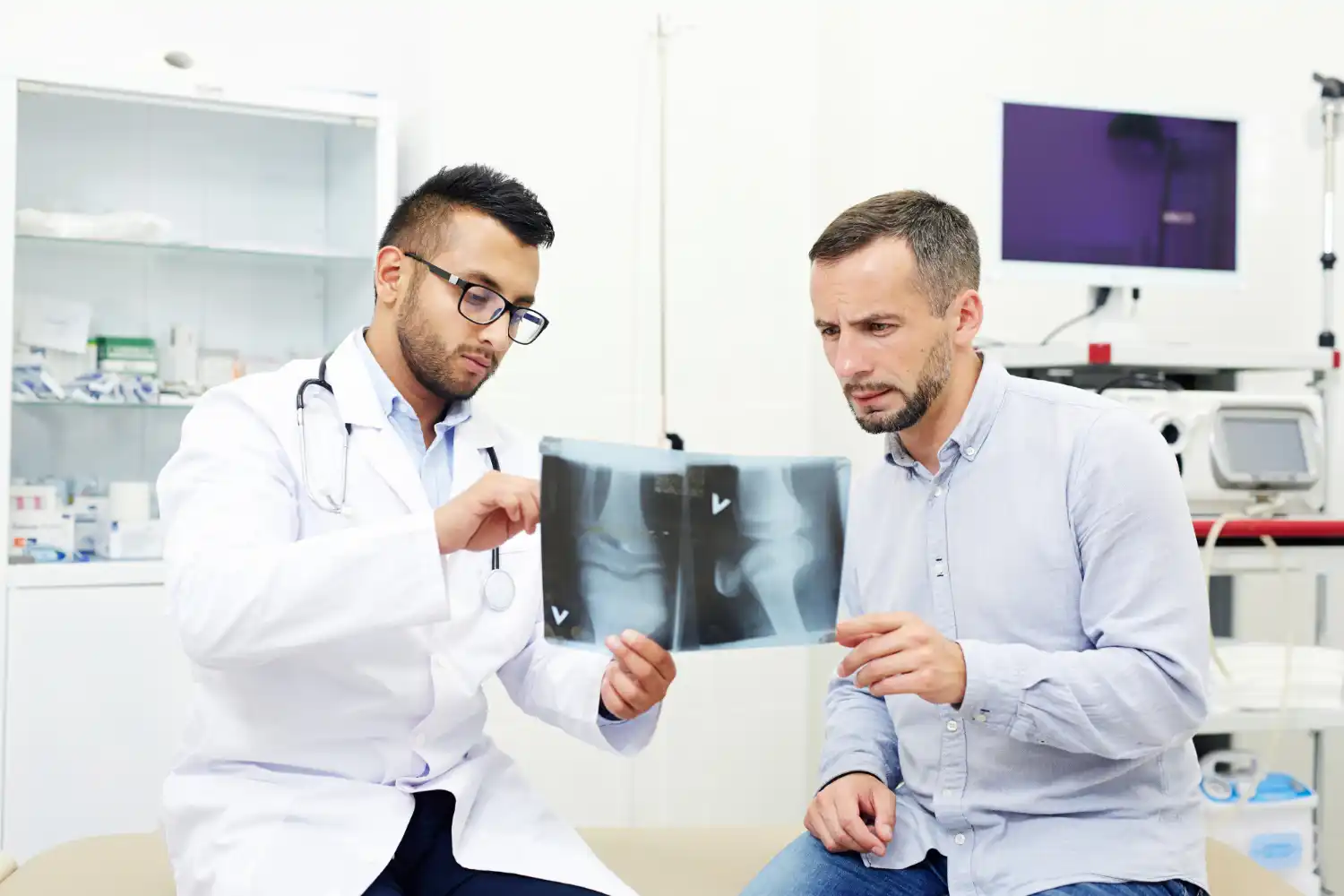 Online Orthopedic Surgeon Consultation